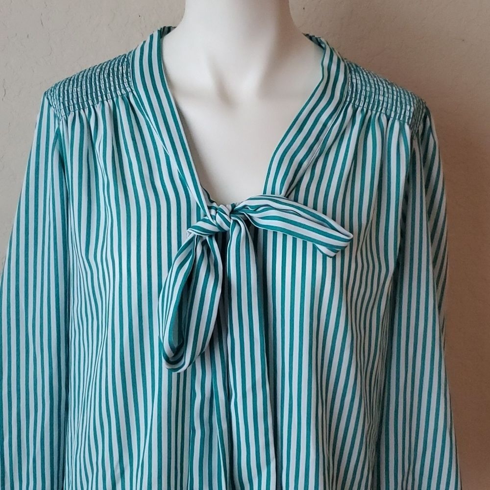 The Limited Teal Green Vertical Striped Tie Neck Blouse Size Medium 3/4 Sleeve - Picture 7 of 10